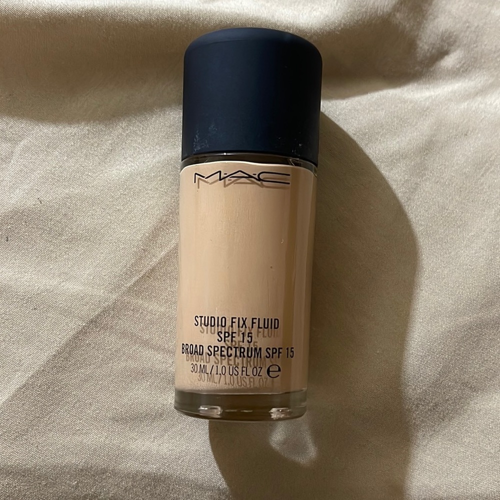 Mac foundation shade-NW20